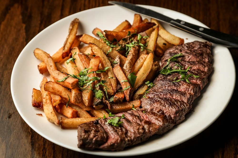 Bistec a la plancha con patatas fritas